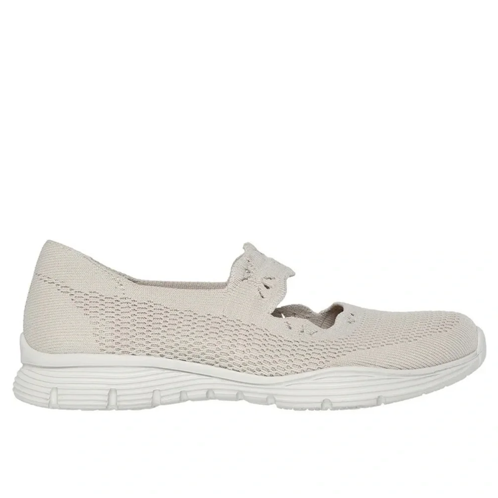 NWT Skechers Women's Cream Slip-On Shoes - Picture 2 of 4